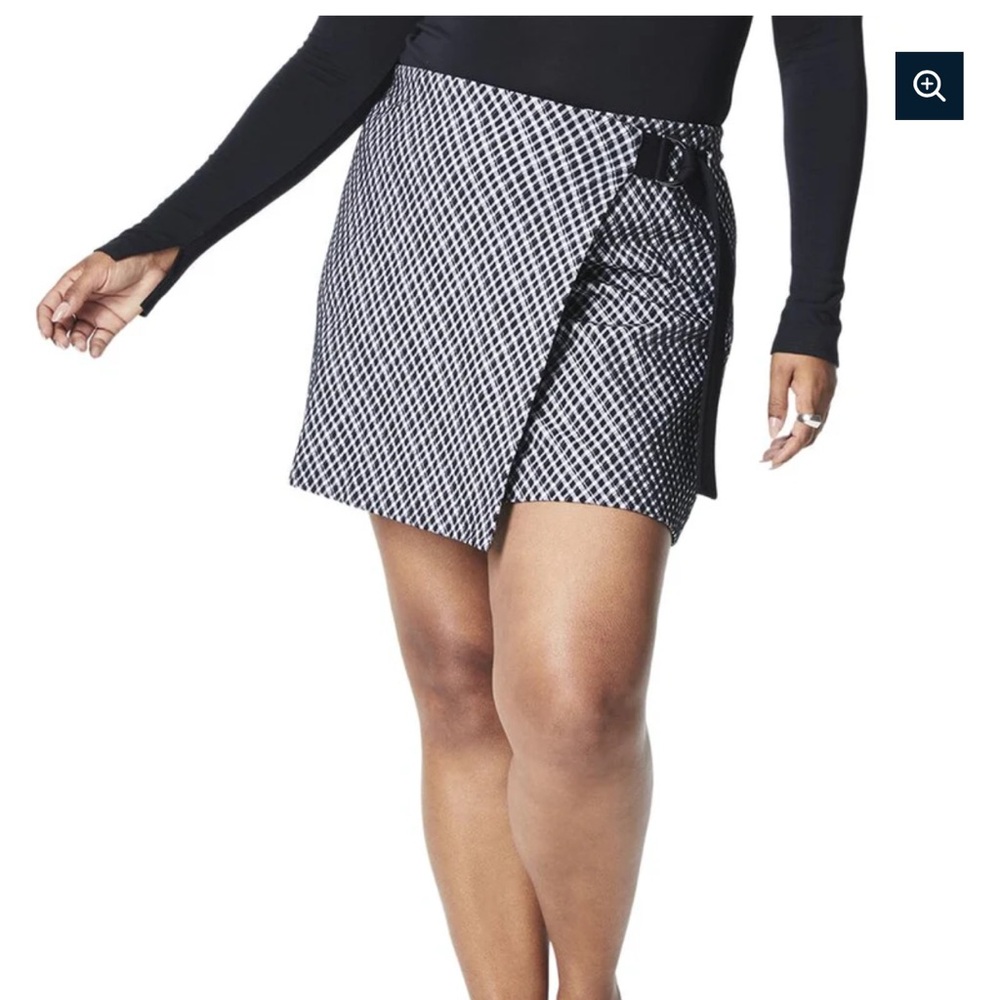 CLOSET CLOSING* SPANX Black and White Mini Skirt